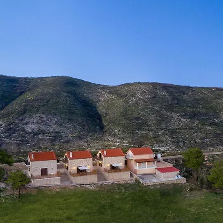 Maritina Houses * Anafonitria